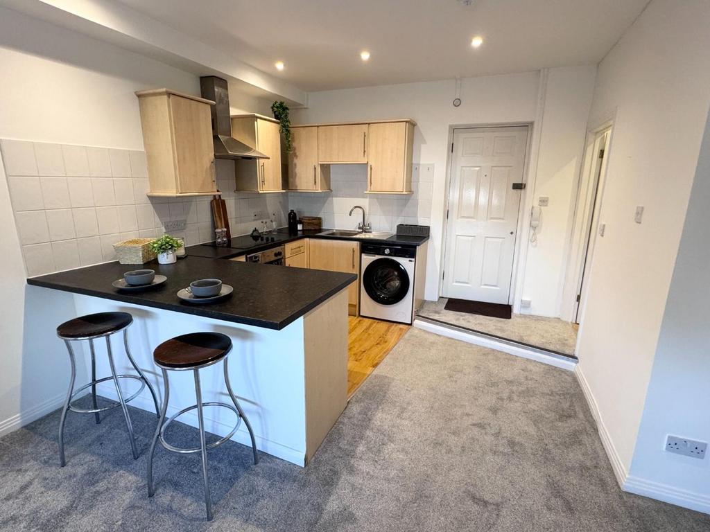 Apartment in New Malden - View 4