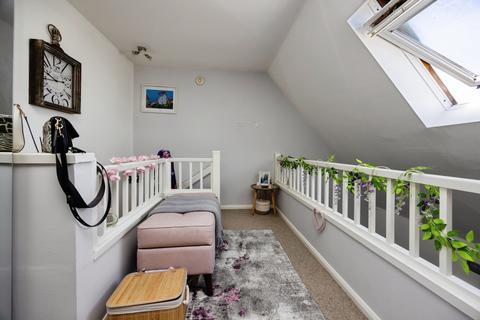 1 bedroom flat for sale, Colburn Crescent, GUILDFORD, Surrey, GU4
