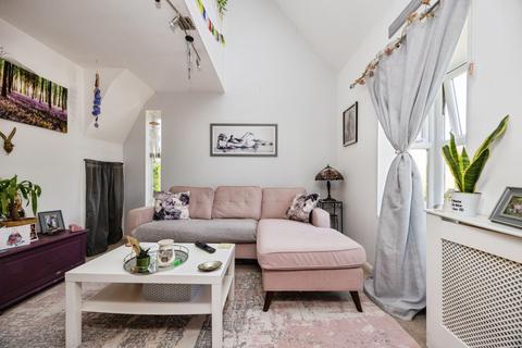 1 bedroom flat for sale, Colburn Crescent, GUILDFORD, Surrey, GU4