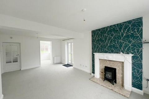 3 bedroom semi-detached house for sale, London Road, Chippenham, SN15