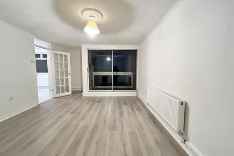 2 bedroom flat to rent, Barn Mead, Harlow