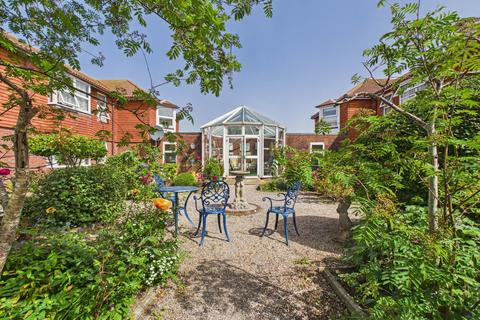 1 bedroom retirement property for sale, Gainsborough Lodge, 136, South Farm Road, Worthing, BN14 7ED