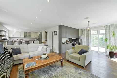 3 bedroom bungalow to rent, Southlea Road, Datchet, Slough, Berkshire, SL3