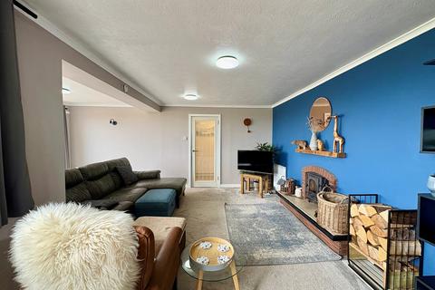 3 bedroom detached bungalow for sale, Mey, Thurso, Highland. KW14 8XL