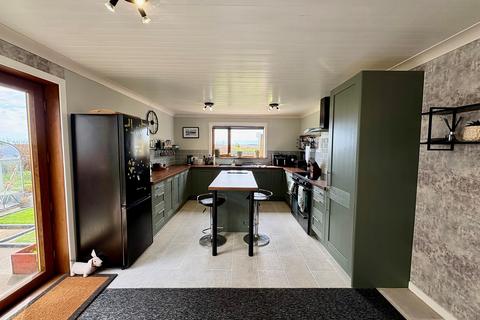 3 bedroom detached bungalow for sale, Mey, Thurso, Highland. KW14 8XL