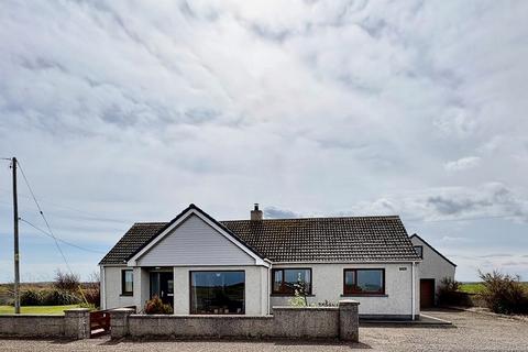 3 bedroom detached bungalow for sale, Mey, Thurso, Highland. KW14 8XL