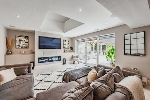 4 bedroom detached house for sale, Littlefield Close, HORLEY