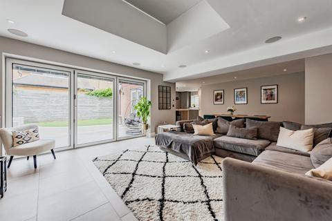 4 bedroom detached house for sale, Littlefield Close, HORLEY