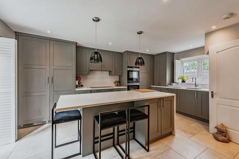 4 bedroom detached house for sale, Littlefield Close, HORLEY