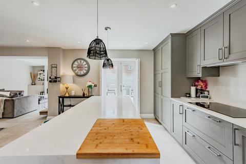4 bedroom detached house for sale, Littlefield Close, HORLEY