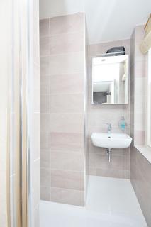 2 bedroom flat to rent, 182 Grove Road, London E3