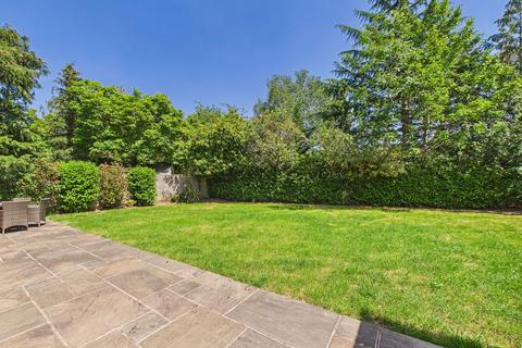 6 bedroom detached house to rent, The Drive, Ickenham, UB10