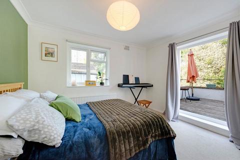 undefined, The Avenue, London W13