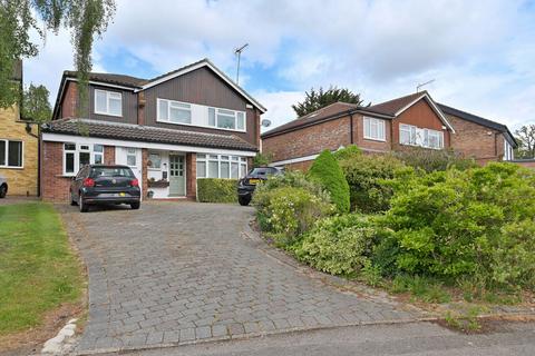 Magnaville Road, Bushey, WD23
