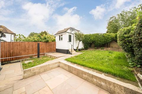 3 bedroom bungalow to rent, Ingram Road, Thornton Heath CR7