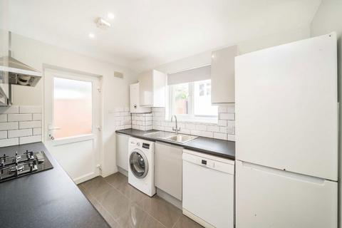 3 bedroom bungalow to rent, Ingram Road, Thornton Heath CR7
