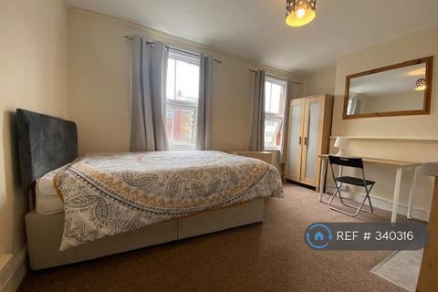 1 bedroom in a house share to rent, Bedford Road, Reading, RG1