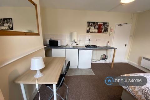 1 bedroom in a house share to rent, Bedford Road, Reading, RG1