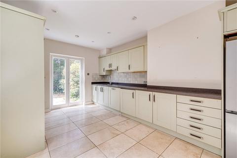 St. Albans Avenue, London, W4