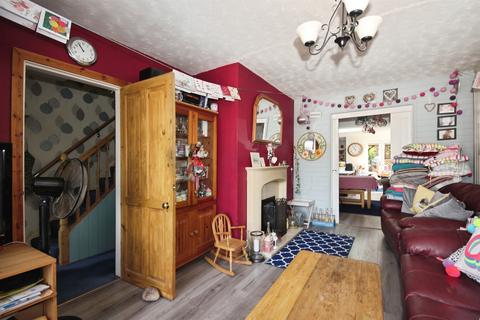 3 bedroom end of terrace house for sale, Home Farm Crescent, Whitnash, Leamington Spa