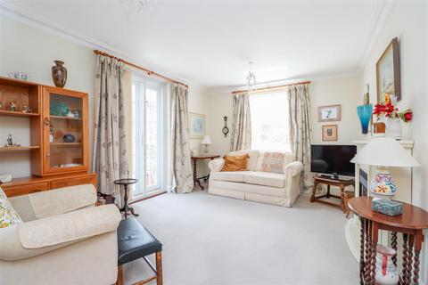 2 bedroom flat for sale, Potters Place, Horsham