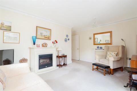 2 bedroom flat for sale, Potters Place, Horsham