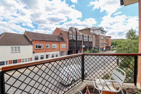 2 bedroom flat for sale, Potters Place, Horsham