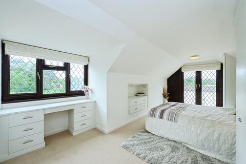 4 bedroom bungalow for sale, Golf Road, Kenley, CR8