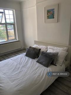 1 bedroom in a house share to rent, Dolphin Road, Slough, SL1