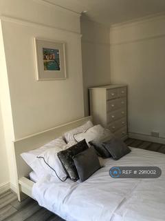 1 bedroom in a house share to rent, Dolphin Road, Slough, SL1