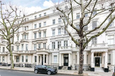 Studio to rent, Queens Gate, South Kensington, London