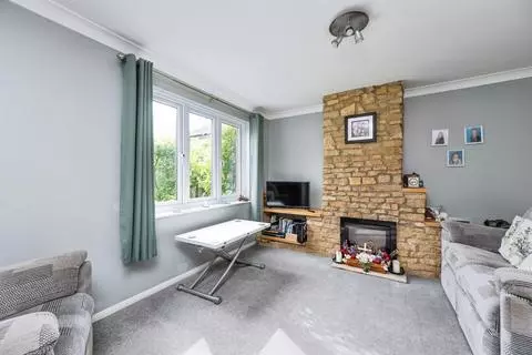 4 bedroom detached house for sale - View 2