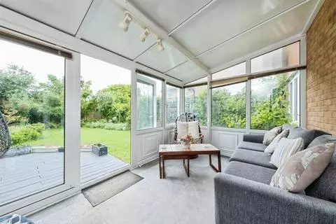 4 bedroom detached house for sale - View 3