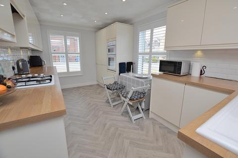 4 bedroom detached house for sale, 2 Grange Drive, Tattershall