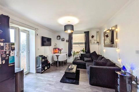 2 bedroom flat for sale, George Street, Ryde, PO33 2FE