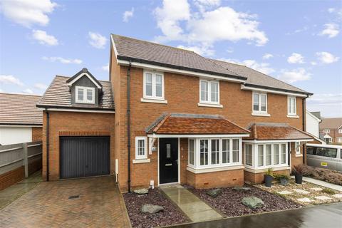 4 bedroom semi-detached house for sale, Hawthorn Way, Hellingly, Hailsham