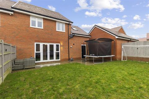 4 bedroom semi-detached house for sale, Hawthorn Way, Hellingly, Hailsham