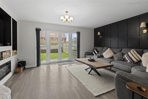 4 bedroom semi-detached house for sale, Hawthorn Way, Hellingly, Hailsham