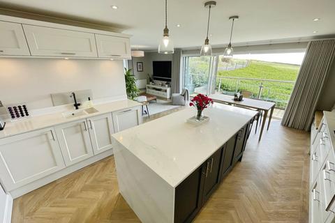 2 bedroom flat for sale, Main Road, Ogmore-By-Sea, CF32