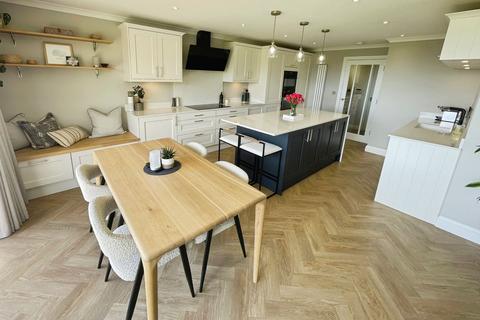 2 bedroom flat for sale, Main Road, Ogmore-By-Sea, CF32