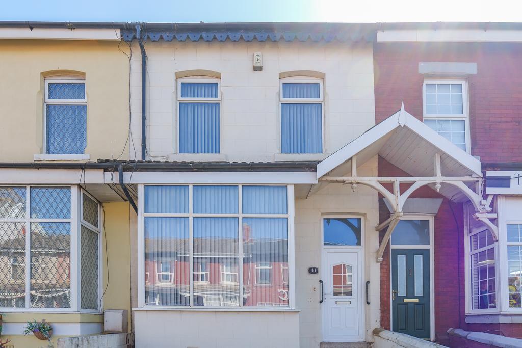 3 bedroom terraced house for sale