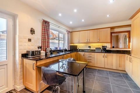 4 bedroom detached house for sale, Cottage Lane, Mancot, CH5