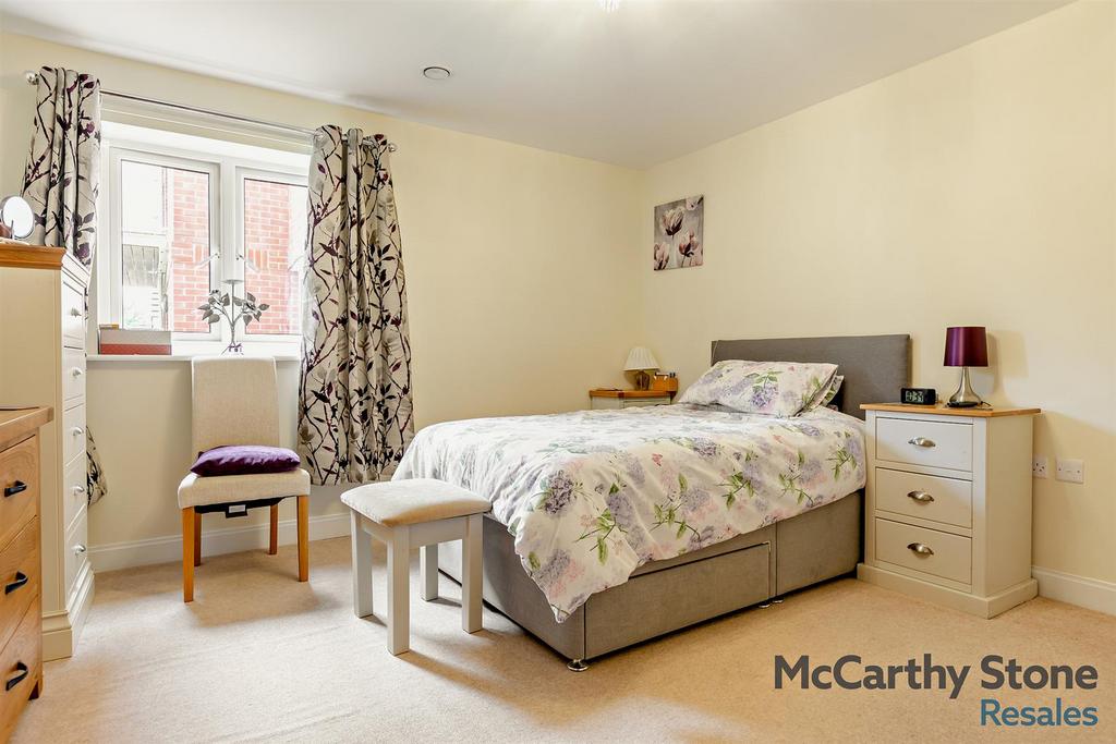 Double Bedroom: