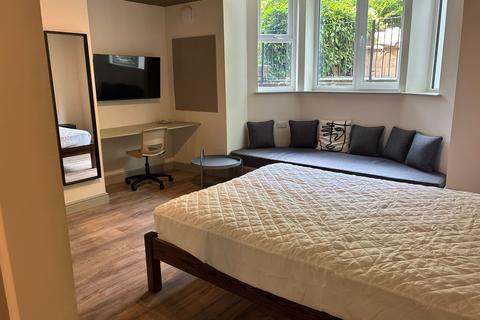 Studio to rent, Moorland Road, Leeds LS6