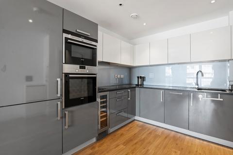 2 bedroom flat to rent, Queensland Road, London
