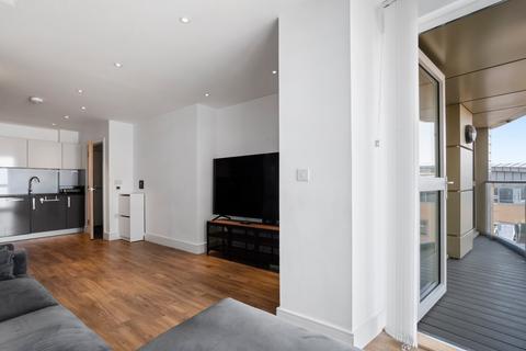 2 bedroom flat to rent, Queensland Road, London