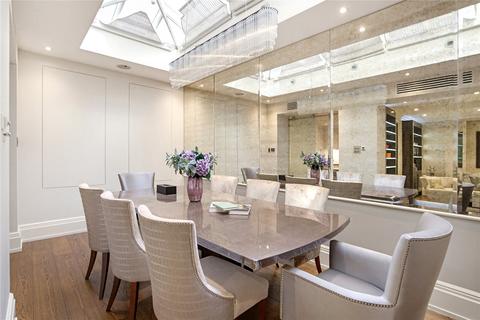 3 bedroom flat to rent, Green Street, London