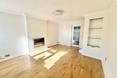 3 bedroom semi-detached house to rent, Pennyfields, Brentwood CM14