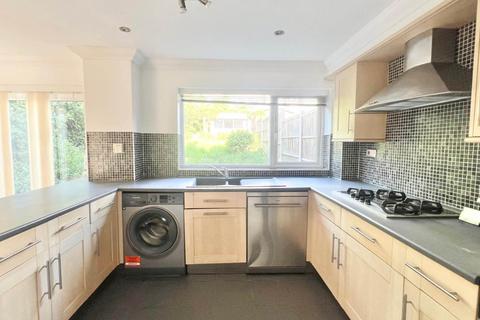 3 bedroom semi-detached house to rent, Pennyfields, Brentwood CM14
