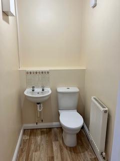 3 bedroom house to rent, Hallam Fields Road, Birstall LE4